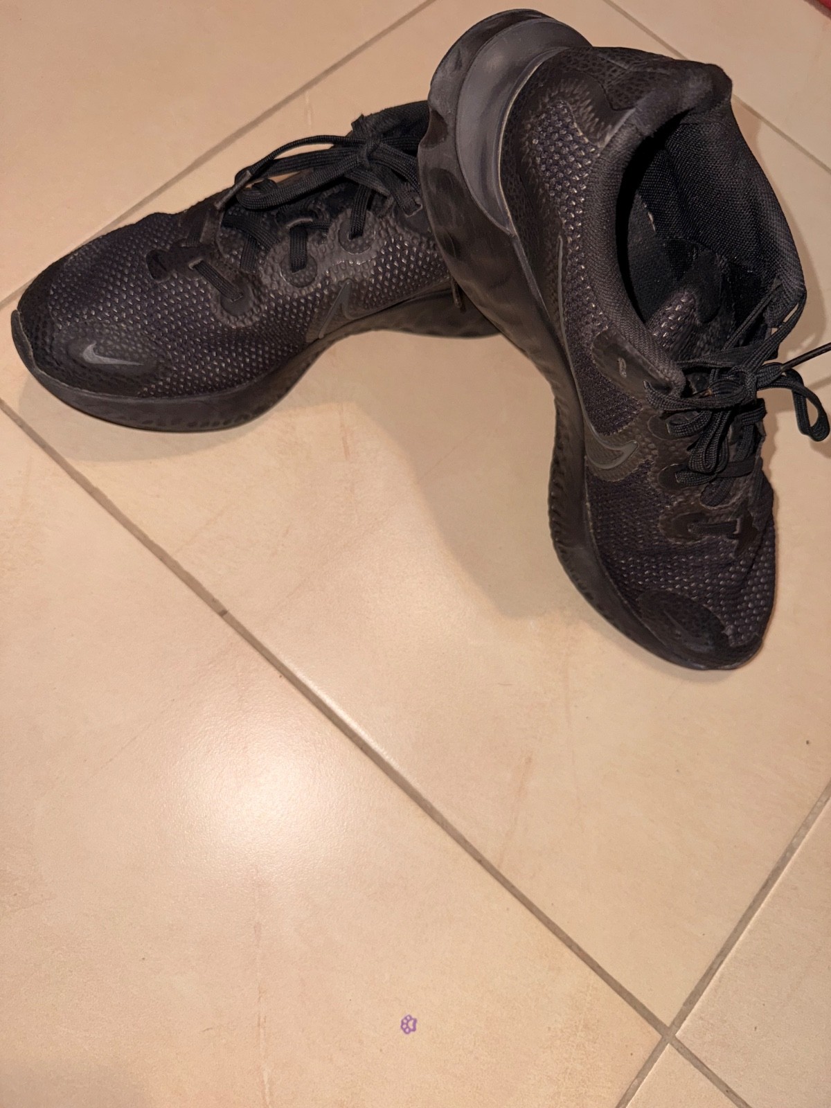Nike Renew Run GS Black Dark Smoke Grey Running Shoes CT1430-005 Size 7Y EUR 40
