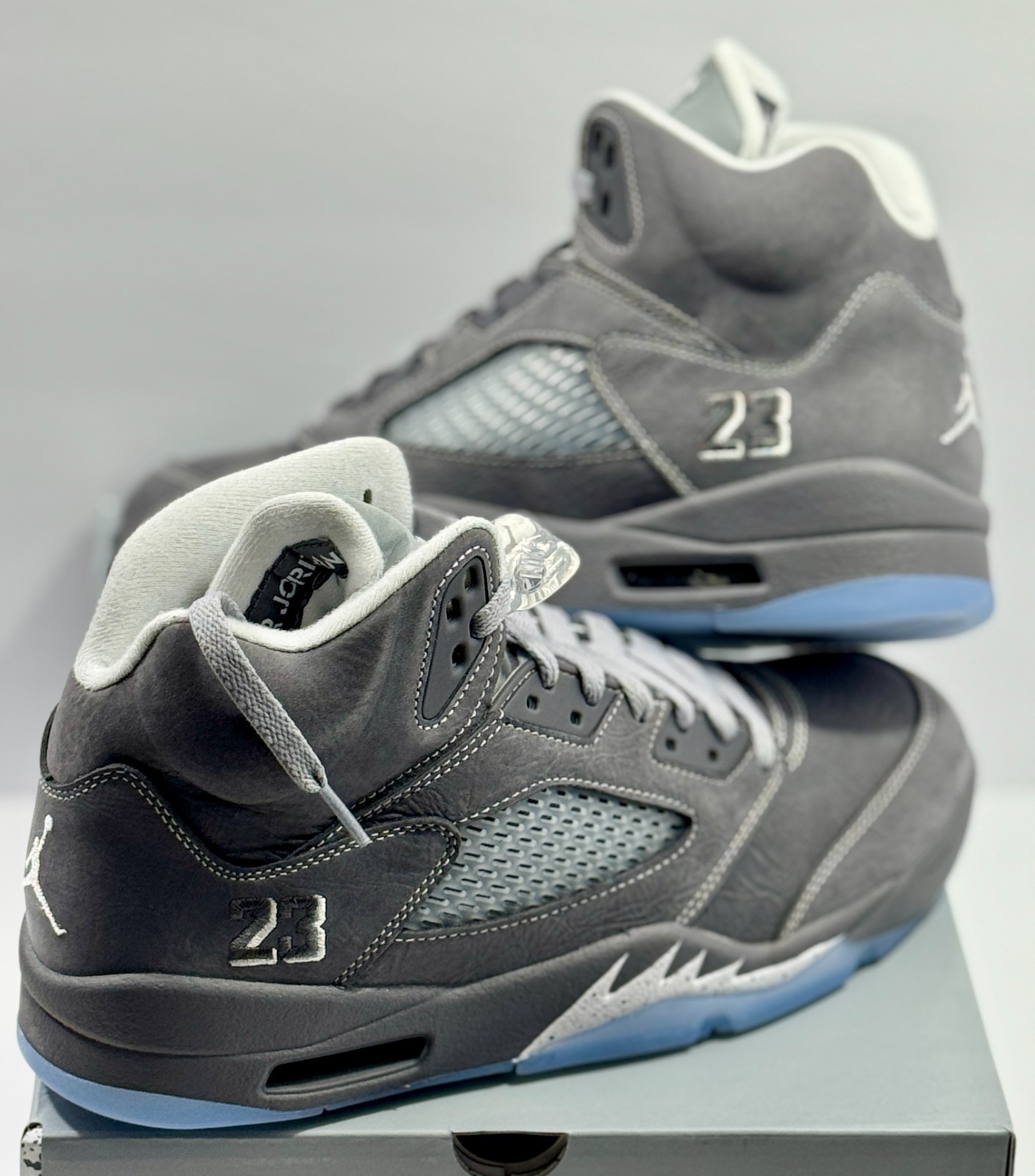 NEW SIZE 9.5 MENS – AIR JORDAN 5 RETRO “WOLF GREY” 2026