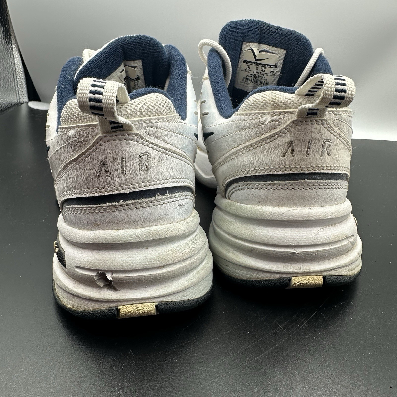 Nike Air Monarch IV 415445-102 Men’s Size 10 White Navy Silver Dad Shoes Walking