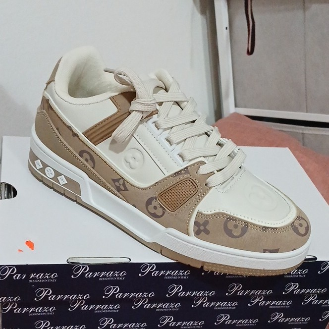 Parrazo Men’s Low-Top Lace-Up Sneakers White/Beige Logo Pattern Rubber Outsole